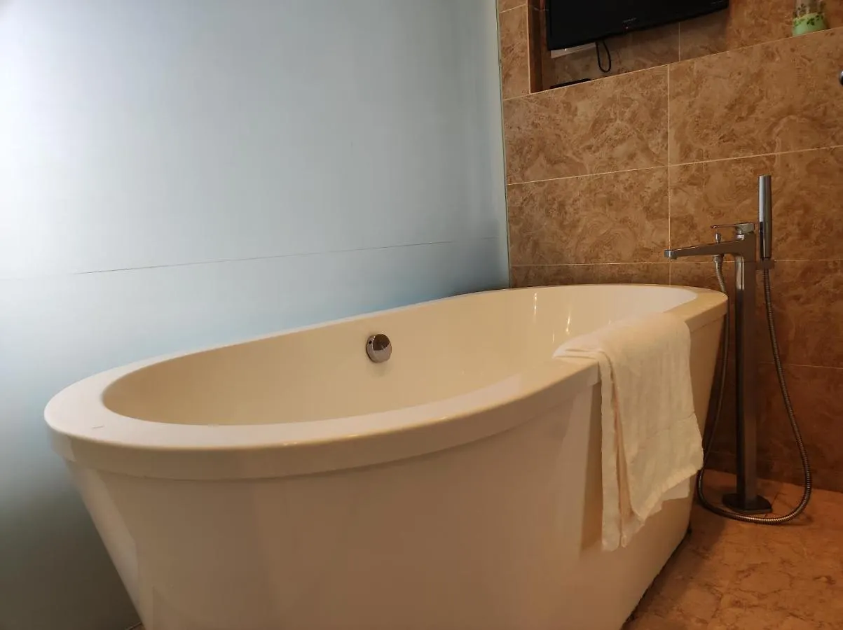 Dorsett Bukit Bintang, Premium Bed, Bathtub, Starhill Pavilion, Netflix, Infinity Pool Kuala Lumpur